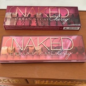 *gently used* Urban Decay Naked Cherry eyeshadow pallet